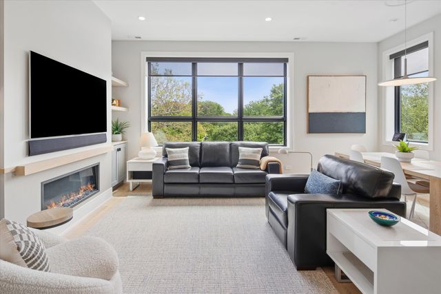 4020 N California Avenue 3, Chicago, IL 60618