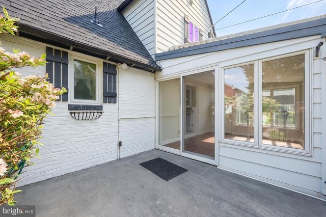 824 GRANDVIEW RD, York, PA 17403