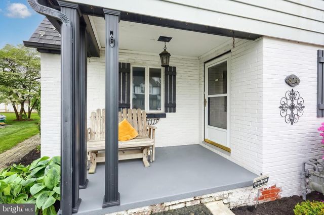 824 GRANDVIEW RD, York, PA 17403