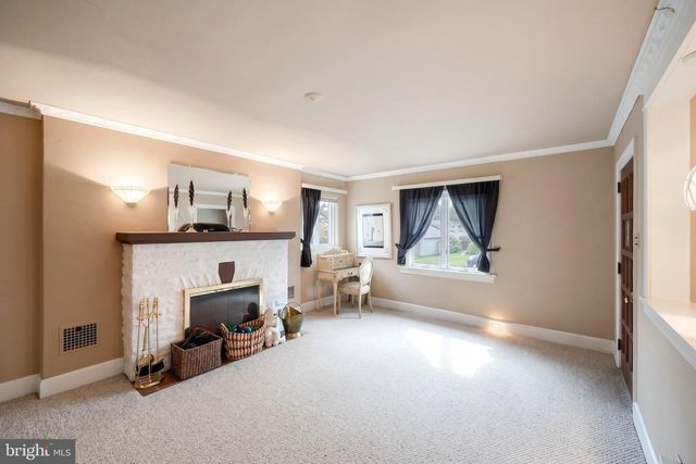 824 GRANDVIEW RD, York, PA 17403
