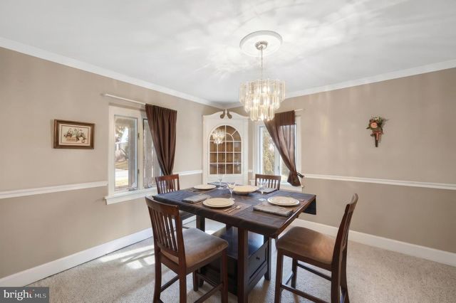 824 GRANDVIEW RD, York, PA 17403
