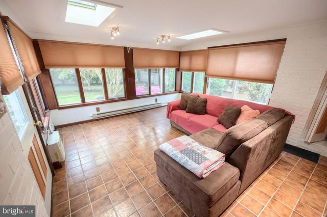824 GRANDVIEW RD, York, PA 17403