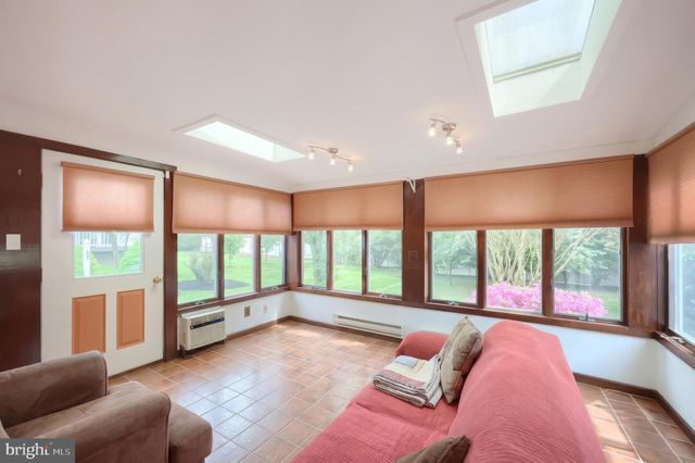 824 GRANDVIEW RD, York, PA 17403