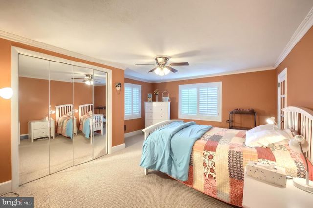 824 GRANDVIEW RD, York, PA 17403