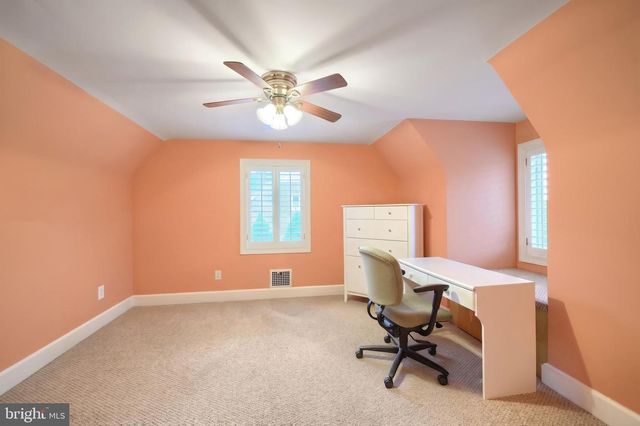 824 GRANDVIEW RD, York, PA 17403