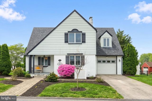 824 GRANDVIEW RD, York, PA 17403