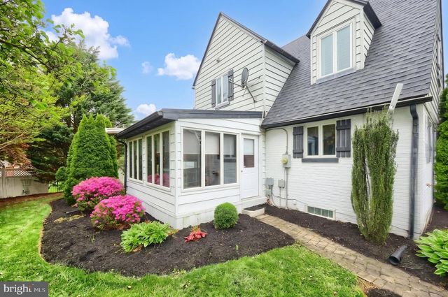 824 GRANDVIEW RD, York, PA 17403