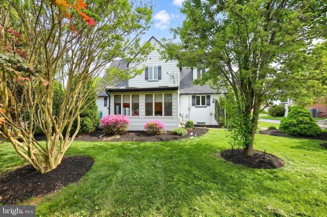 824 GRANDVIEW RD, York, PA 17403