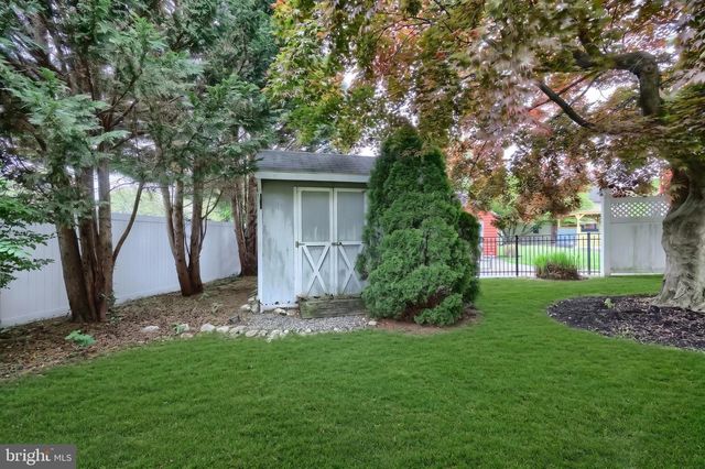 824 GRANDVIEW RD, York, PA 17403