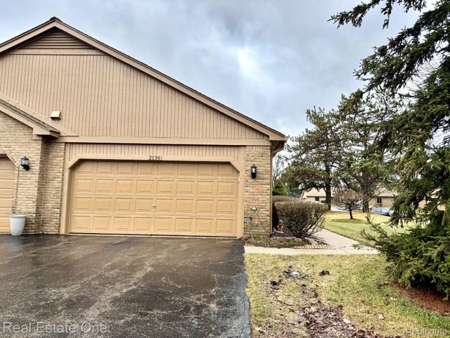 2136 London Bridge Drive, Rochester Hills, MI 48307