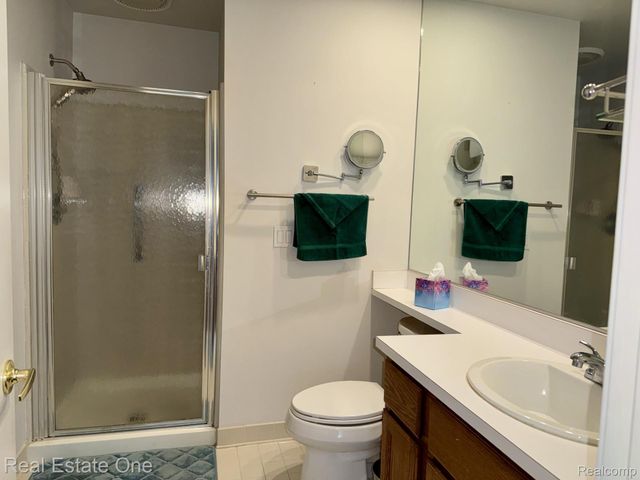 2136 London Bridge Drive, Rochester Hills, MI 48307