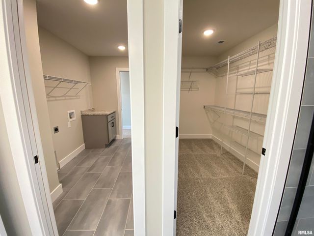 304 Hodges Court, Chatham, IL 62629