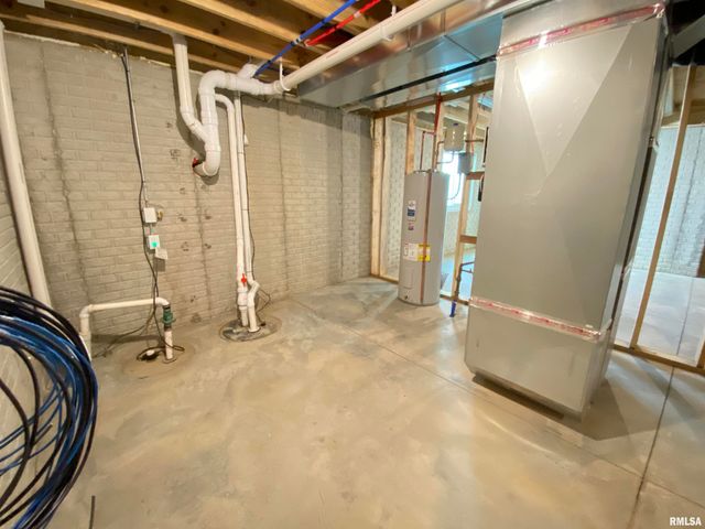 304 Hodges Court, Chatham, IL 62629