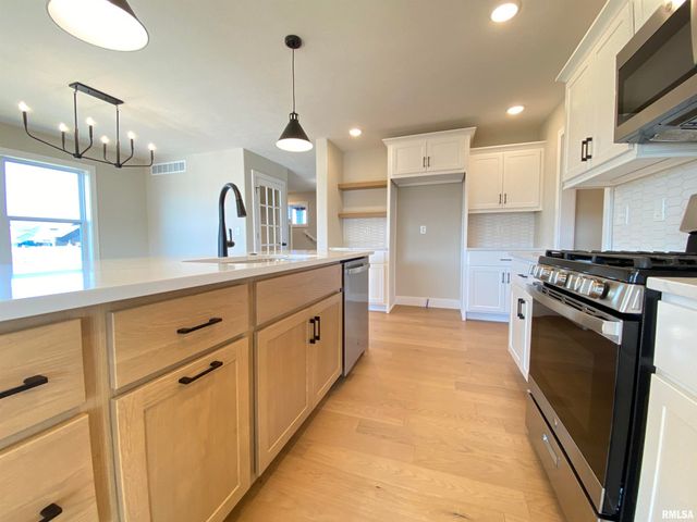 304 Hodges Court, Chatham, IL 62629