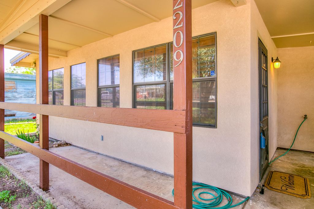 Image 10 of property listing at 2209 Lindell Avenue, San Angelo, TX 76901