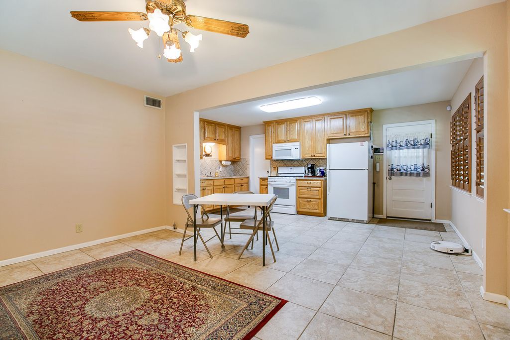 Image 11 of property listing at 2209 Lindell Avenue, San Angelo, TX 76901