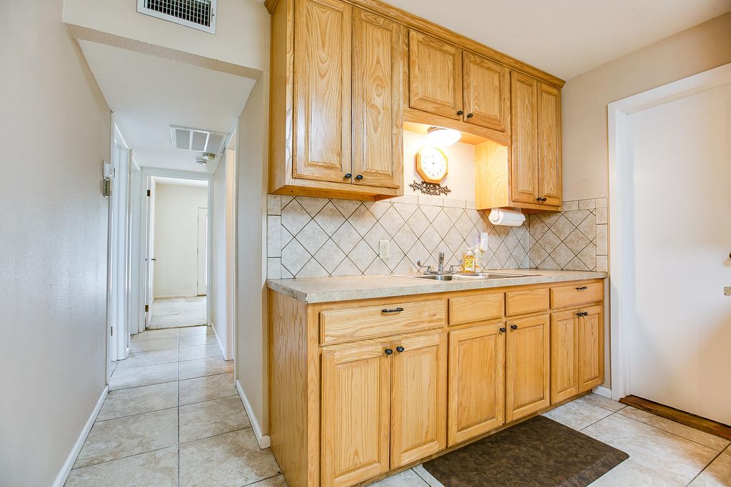 Image 14 of property listing at 2209 Lindell Avenue, San Angelo, TX 76901