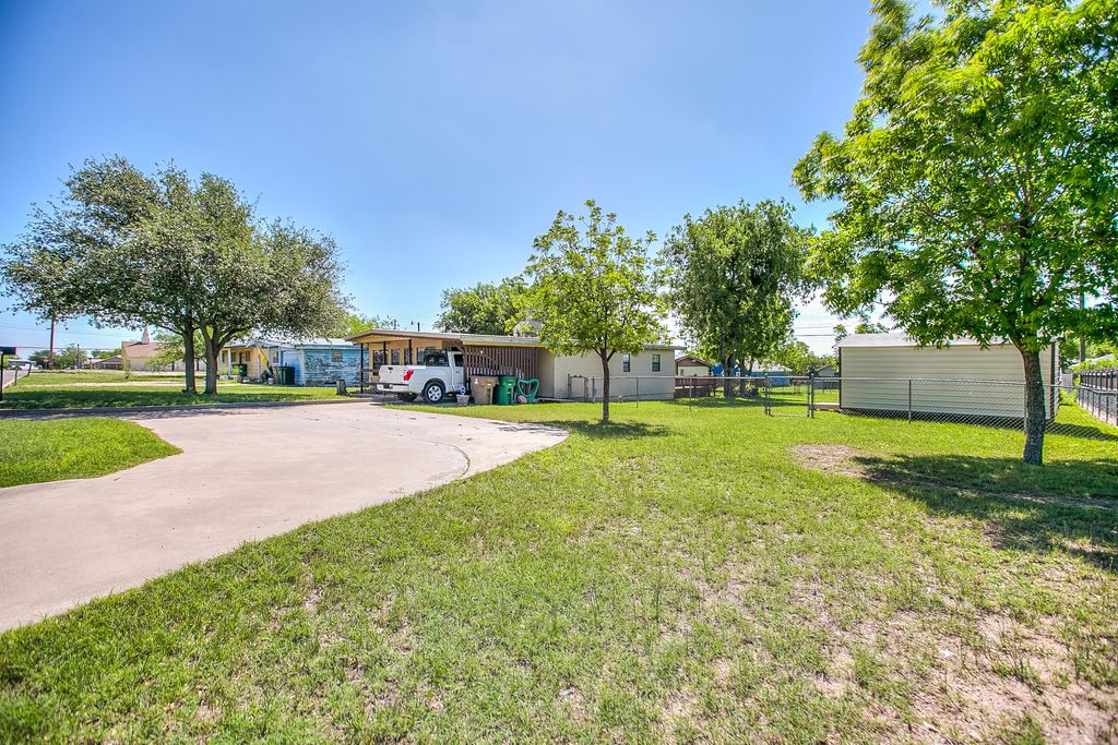 Image 9 of property listing at 2209 Lindell Avenue, San Angelo, TX 76901