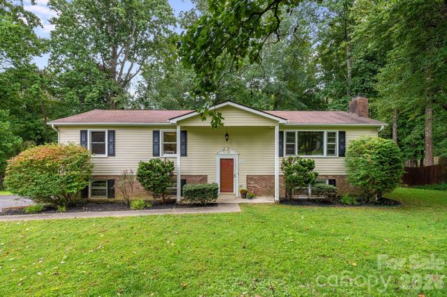 129 Whisperwood Drive, Hendersonville, NC 28791