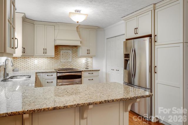 129 Whisperwood Drive, Hendersonville, NC 28791