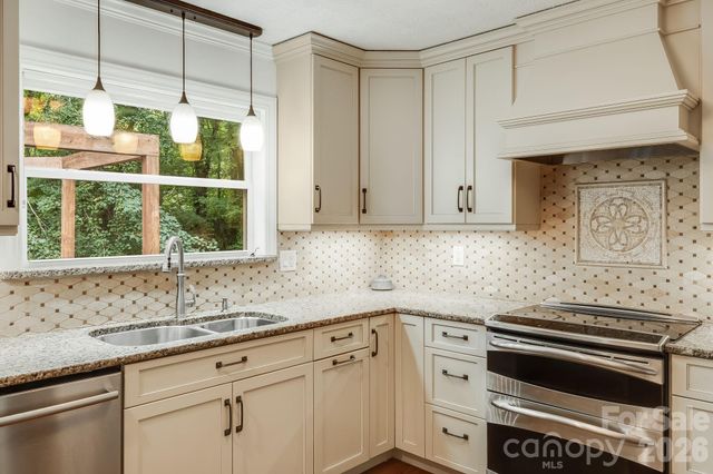 129 Whisperwood Drive, Hendersonville, NC 28791