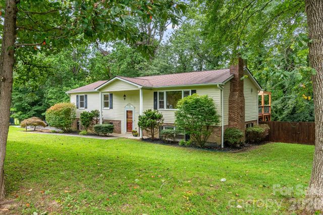 129 Whisperwood Drive, Hendersonville, NC 28791