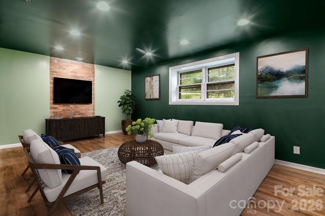 129 Whisperwood Drive, Hendersonville, NC 28791