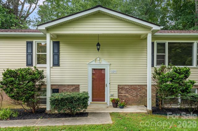 129 Whisperwood Drive, Hendersonville, NC 28791