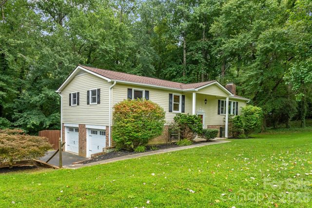 129 Whisperwood Drive, Hendersonville, NC 28791