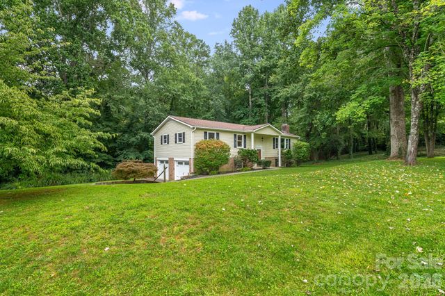 129 Whisperwood Drive, Hendersonville, NC 28791