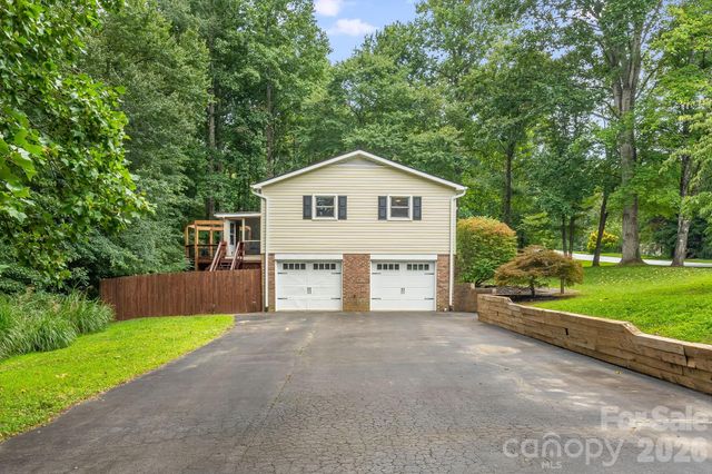 129 Whisperwood Drive, Hendersonville, NC 28791