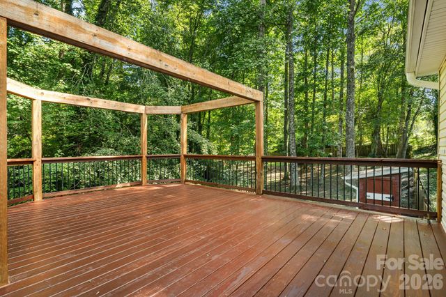 129 Whisperwood Drive, Hendersonville, NC 28791