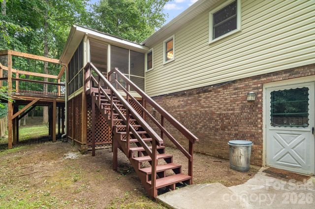 129 Whisperwood Drive, Hendersonville, NC 28791
