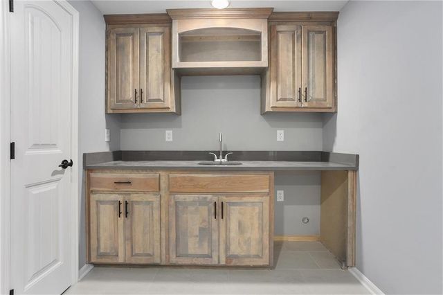 11464 N Auburndale Circle, Kansas City, MO 64157