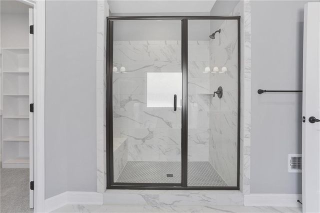 11464 N Auburndale Circle, Kansas City, MO 64157