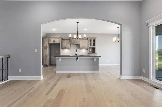 11464 N Auburndale Circle, Kansas City, MO 64157