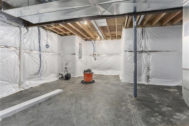 11464 N Auburndale Circle, Kansas City, MO 64157