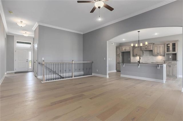 11464 N Auburndale Circle, Kansas City, MO 64157