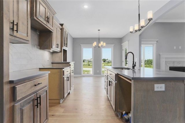 11464 N Auburndale Circle, Kansas City, MO 64157