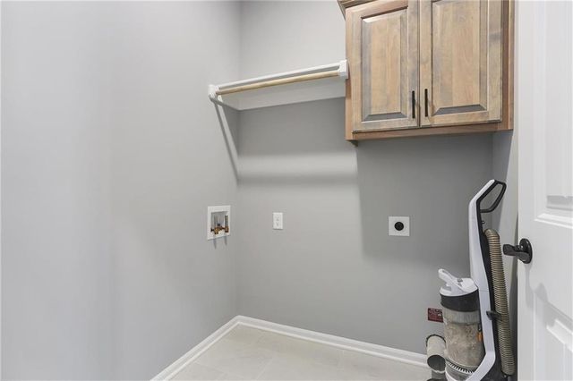 11464 N Auburndale Circle, Kansas City, MO 64157