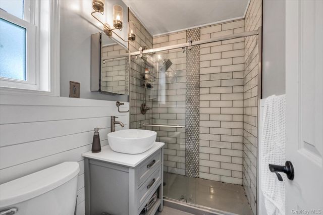 226-25 Union Turnpike A, Oakland Gardens, NY 11364