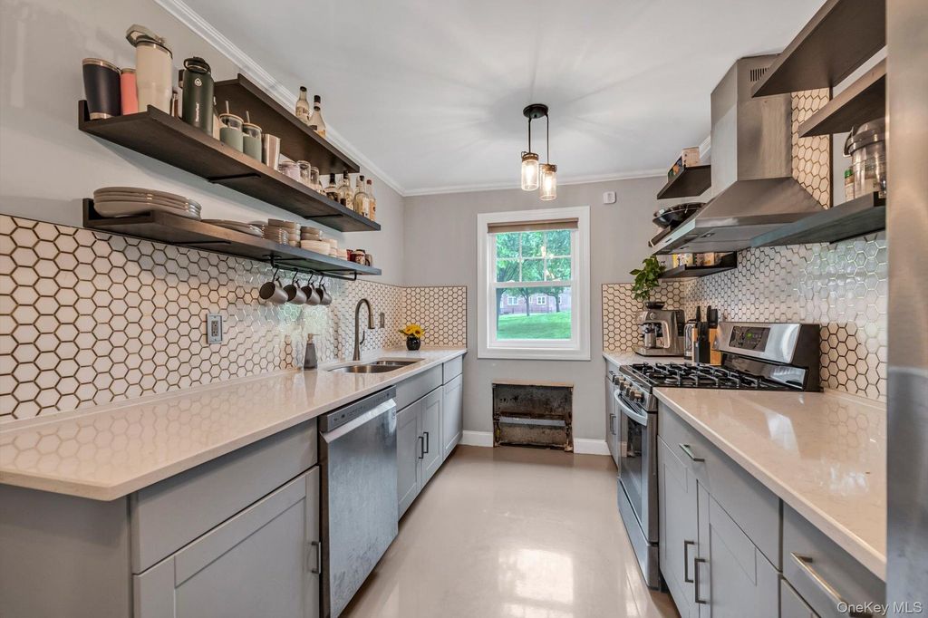 226-25 Union Turnpike A, Oakland Gardens, NY 11364