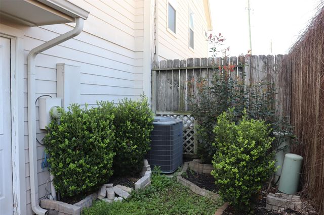 7007 Woodridge Square Drive, Houston, TX 77087