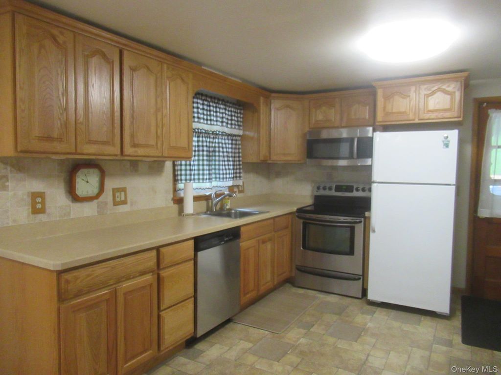 80 Greenwood Drive, Beacon, NY 12508 — photo 4