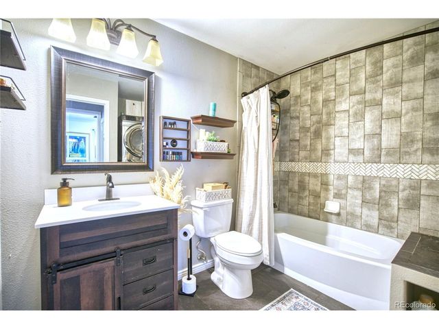 348 Collyer St 105, Longmont, CO 80501