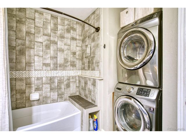 348 Collyer St 105, Longmont, CO 80501