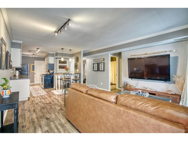 348 Collyer St 105, Longmont, CO 80501