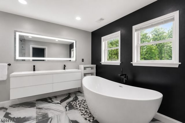 164 E Mountain Rd, Hillsborough Twp., NJ 08844