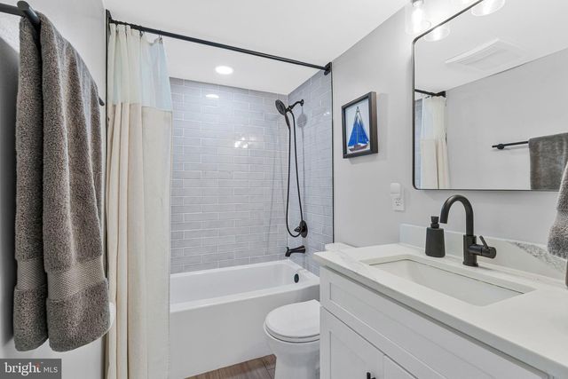 4525 SILAS HUTCHINSON DR, Chantilly, VA 20151