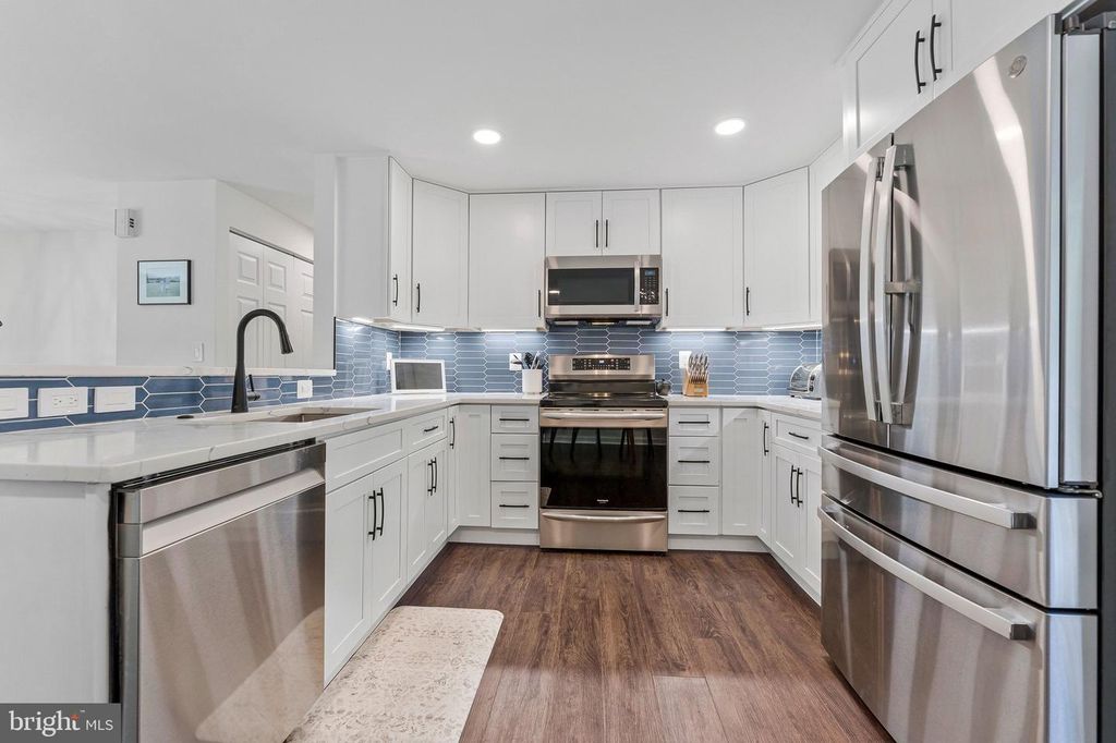 4525 SILAS HUTCHINSON DR, Chantilly, VA 20151